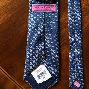 Vineyard vines navy sailboat tie